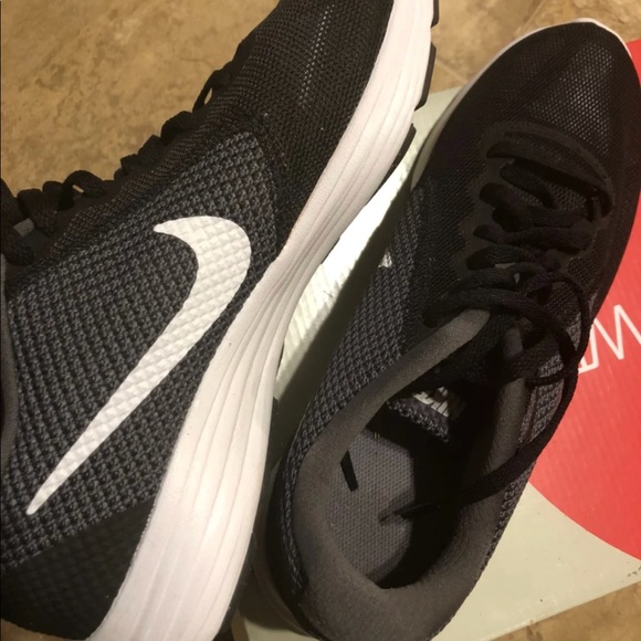 Nike Shoes (Men’s) - Picture 3 of 3